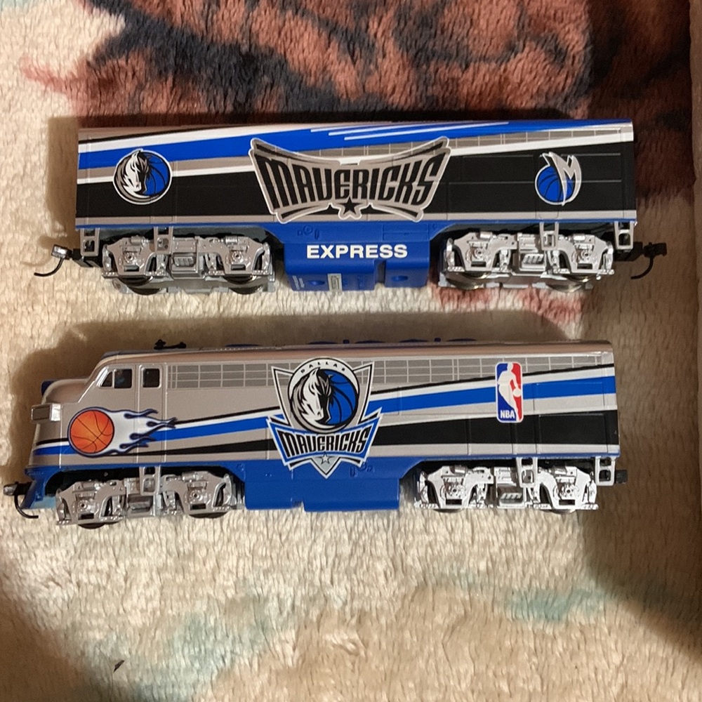 Dallas mavericks train and track set